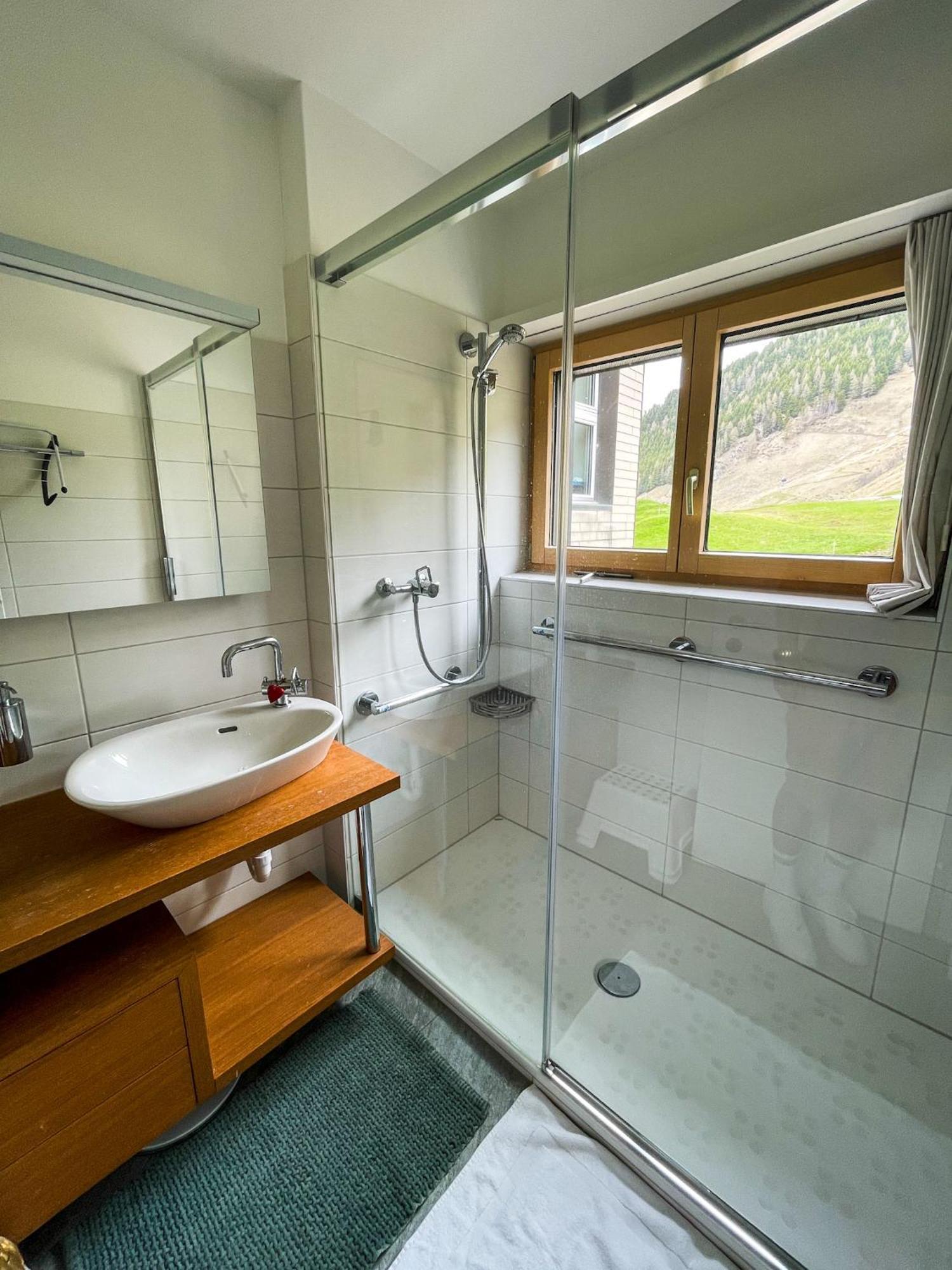 Top Modernes Apartment Im Herzen Von Andermatt Balkon & Bergblick Kültér fotó